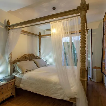 Apartment Luxurious & Alluring In Historic Town Valencia