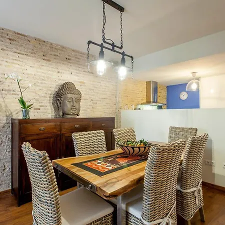 Apartment Luxurious & Alluring In Historic Town Valencia