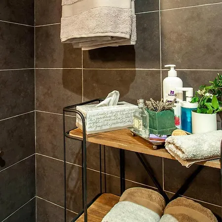 Apartment Luxurious & Alluring In Historic Town