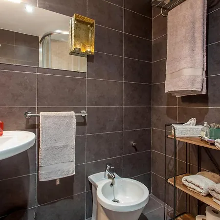 Apartment Luxurious & Alluring In Historic Town Valencia