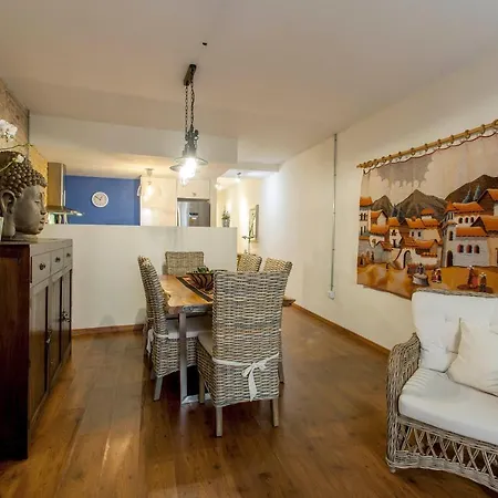 Luxurious & Alluring In Historic Town * Valencia