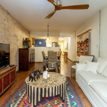 Luxurious & Alluring In Historic Town Apartment *