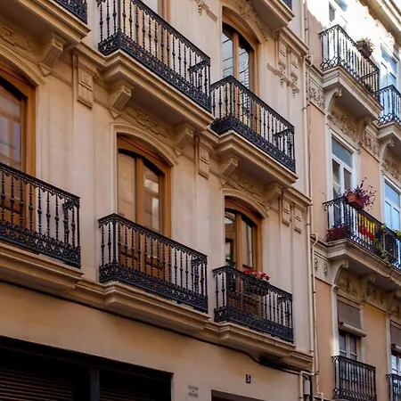 Apartment Luxurious & Alluring In Historic Town Valencia