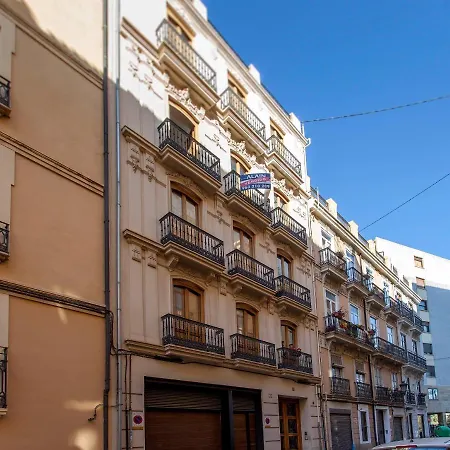 Luxurious & Alluring In Historic Town Apartment Valencia