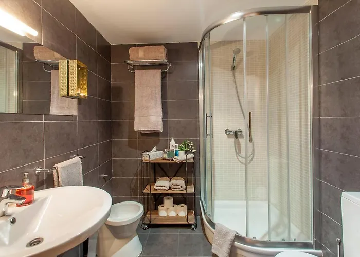 Luxurious & Alluring In Historic Town