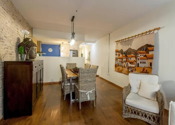 Luxurious & Alluring In Historic Town * Valencia